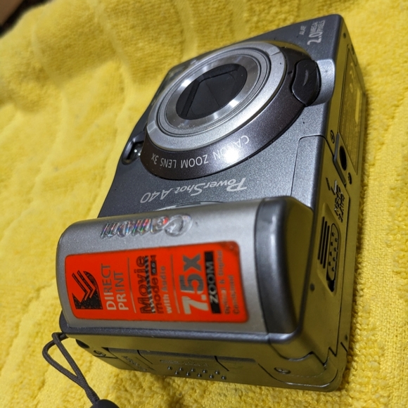 Canon PowerShot A40 Digital Camera Bundle - Picture 4 of 11